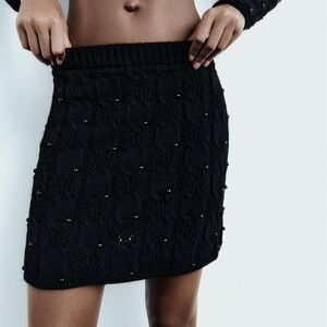 ZARA BLOGGER FAVORITE KNIT PEARL SKIRT